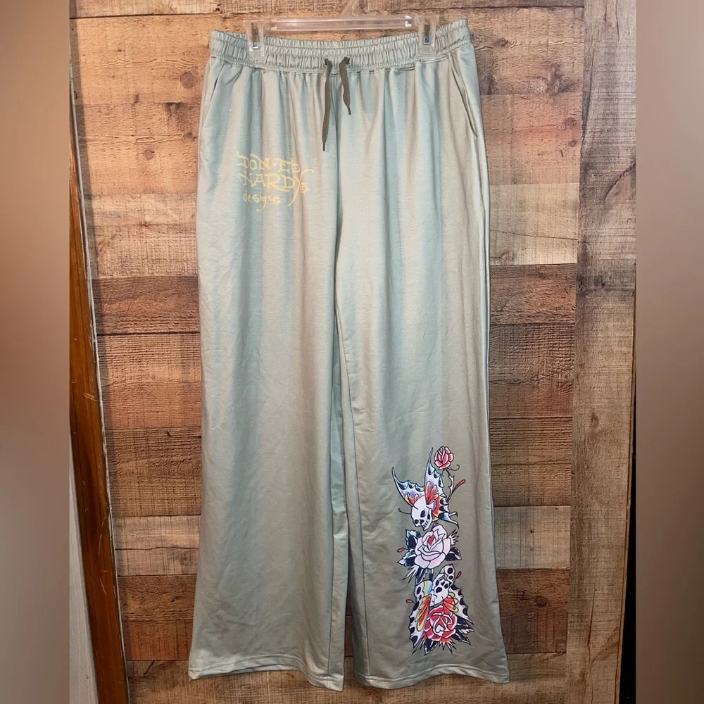 Skulls & Roses Jogging Suit Outfit - Picture 4 of 12